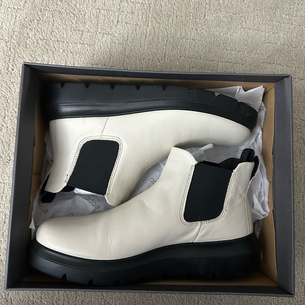 ECCO Women's White Leather Chelsea Boots